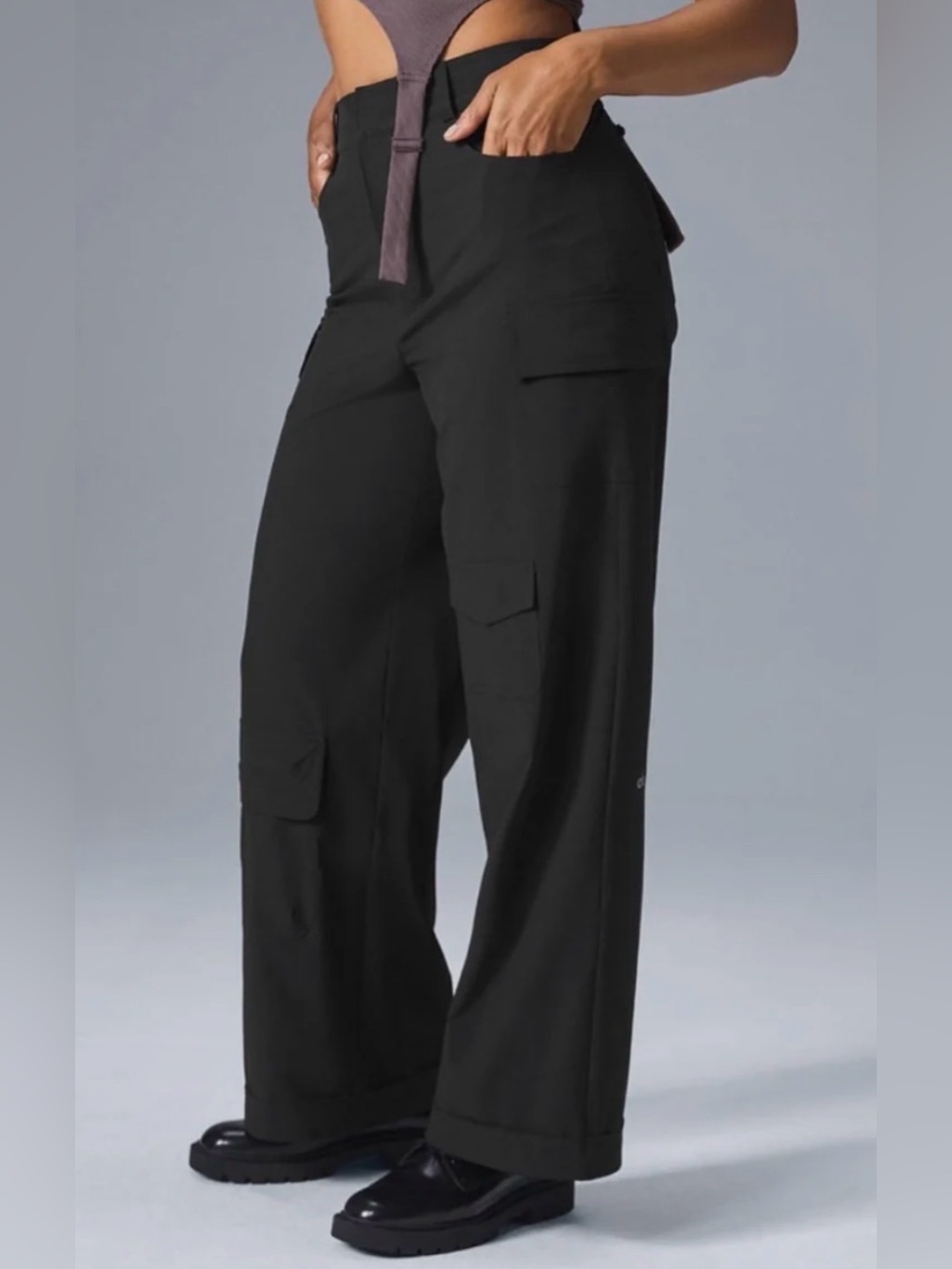 Alo Yoga Mid-Rise Workwear Cargo Pant Black NWT Size L Wide Leg